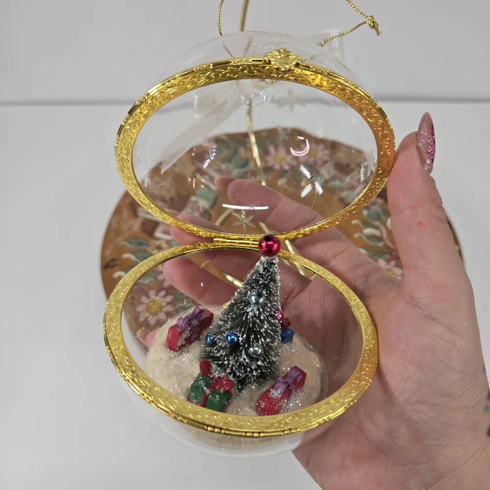 VTG Christmas Clear Glass‎ Round Trinket Box Ornament Mini Diorama Winter Wonder